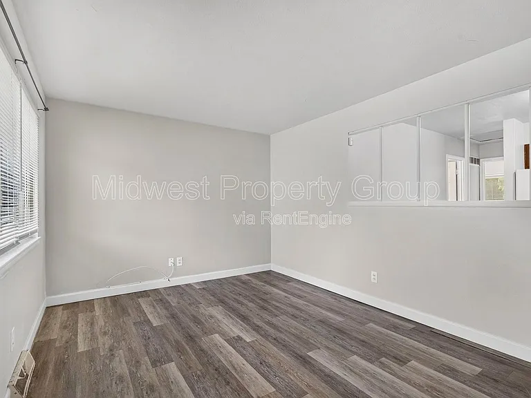 235 Flora Dr — Photo 2