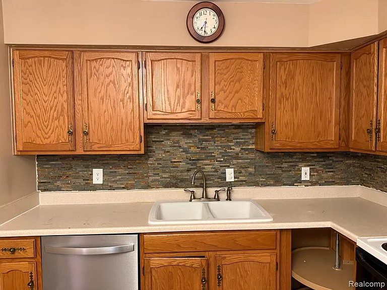 982 N Adams Rd #4 — Photo 11