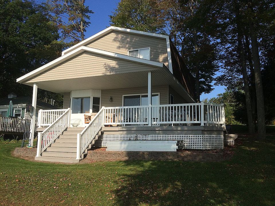 1st image of 740 N Lakeview Dr