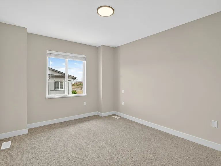4025 Gellatly Rd S — Photo 17