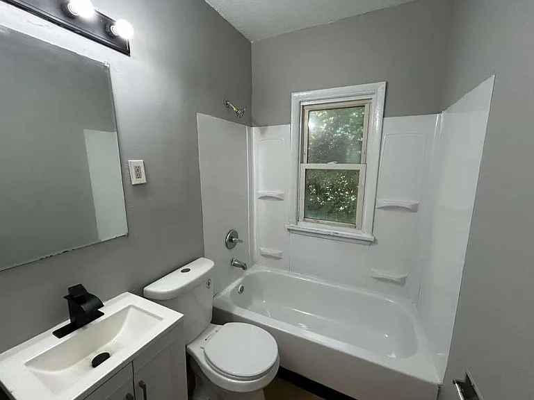 1093 E 147th St #2 — Photo 14
