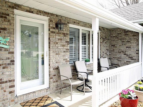 3rd image of 2 Arbor Ln
