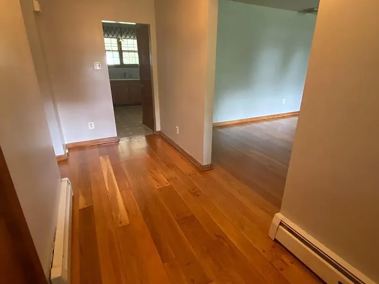 1002 Windsor Ave — Photo 9