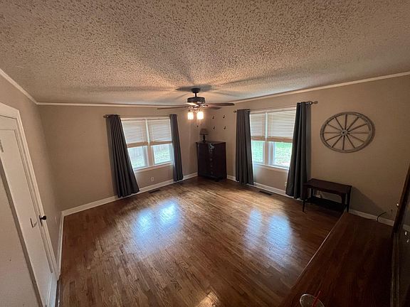 2nd image of 7 Elmwood Cir