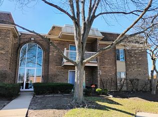 910 W Alleghany Dr APT 2B, Arlington Heights, IL 60004