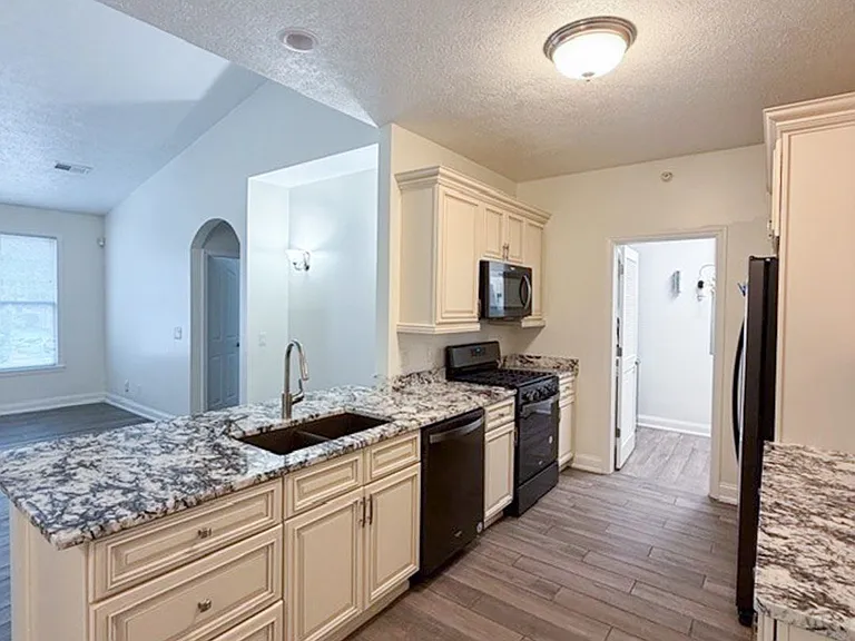 1000 Adams Pointe Blvd — Photo 3