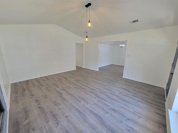 3rd image of 3217 Birdseye Cir