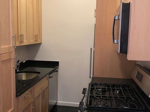 4th image of 48 W 73rd St APT 7D