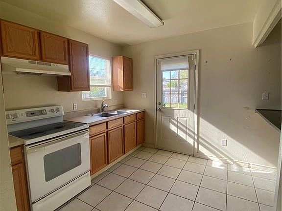 3rd image of 1309 Dewitt St