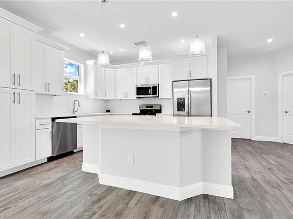 3rd image of 2448 64th Ave NE