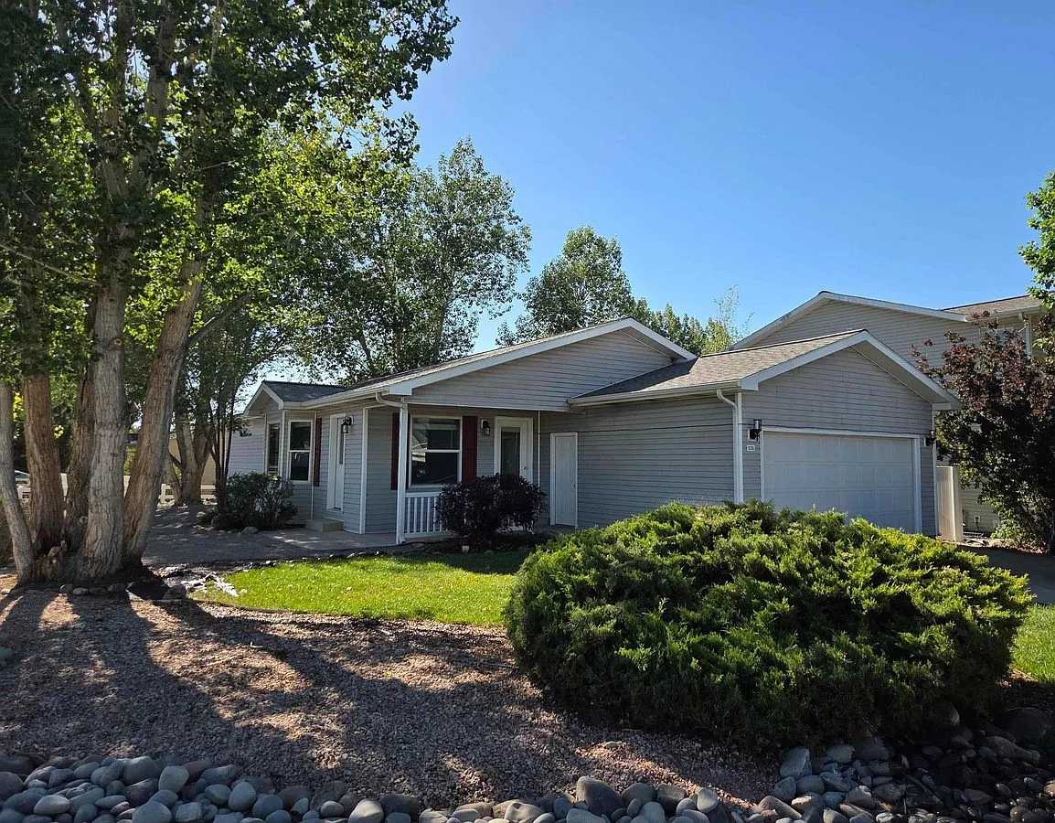 3 bed, 1400 sqft, $2,000 — Photo 1