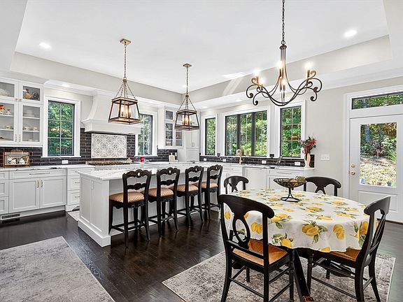 5th image of 18 Keeney Pond Rd