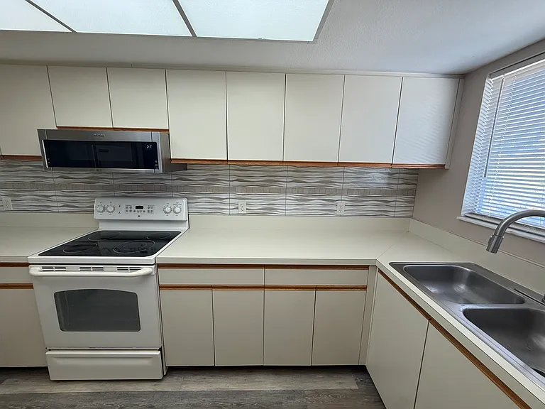 255 Fenwick Dr #18 — Photo 7