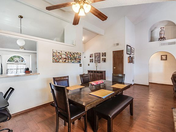 4th image of 4824 Maureen Cir