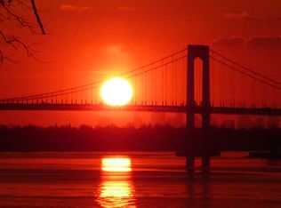 28 Sunset Rd, Great Neck, NY 11024