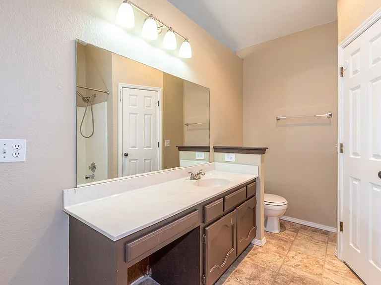 2412 W Natchez St — Photo 24