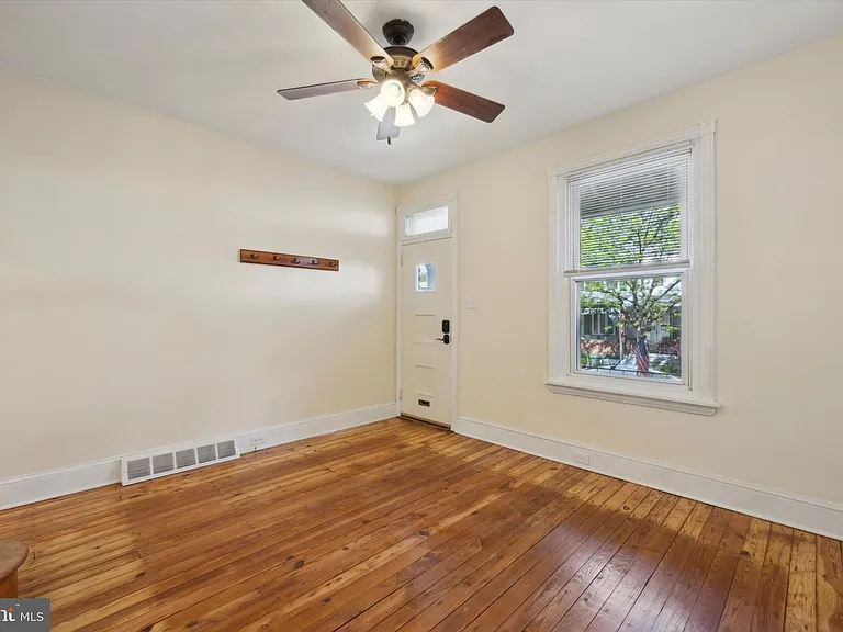 467 Ripka St — Photo 5