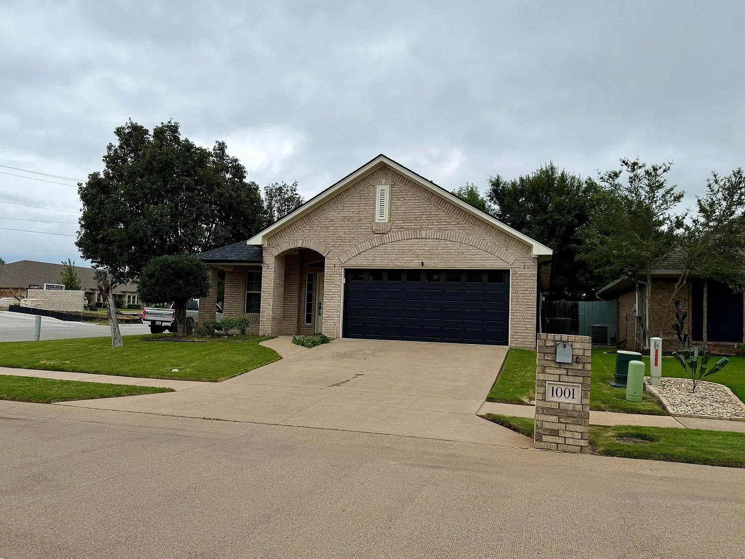 1001 Roberts Bend Ct — Photo 3