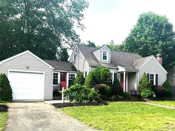 61 Fairview St, South Hadley, MA 01075