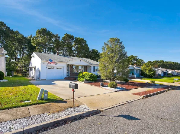 16 Westport Drive, Toms River, NJ 08757