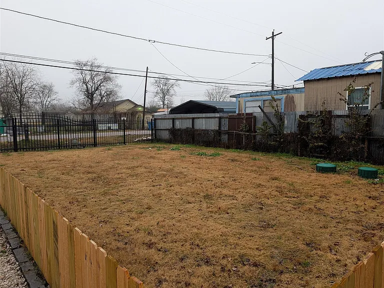 2513 Kowis St #B — Photo 9