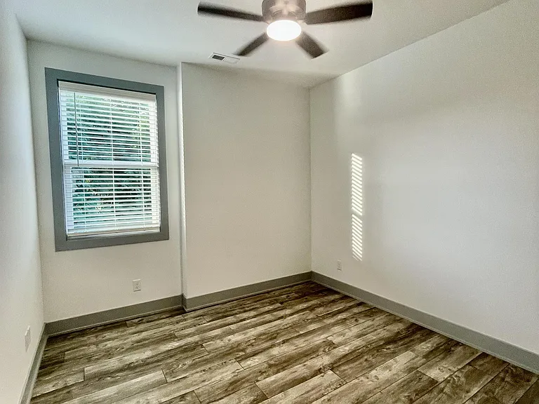 420 Breezewood Dr #107 — Photo 40
