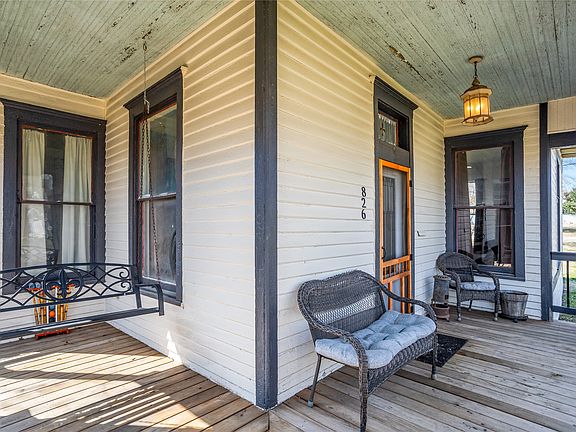 5th image of 826 W Morton St