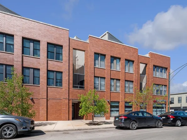 2040 W Belle Plaine Ave Unit 209, Chicago, IL 60618