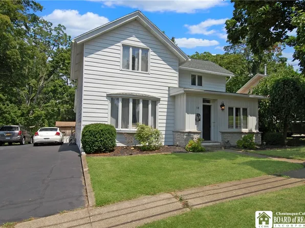 14 Robinson St, Silver Creek, NY 14136