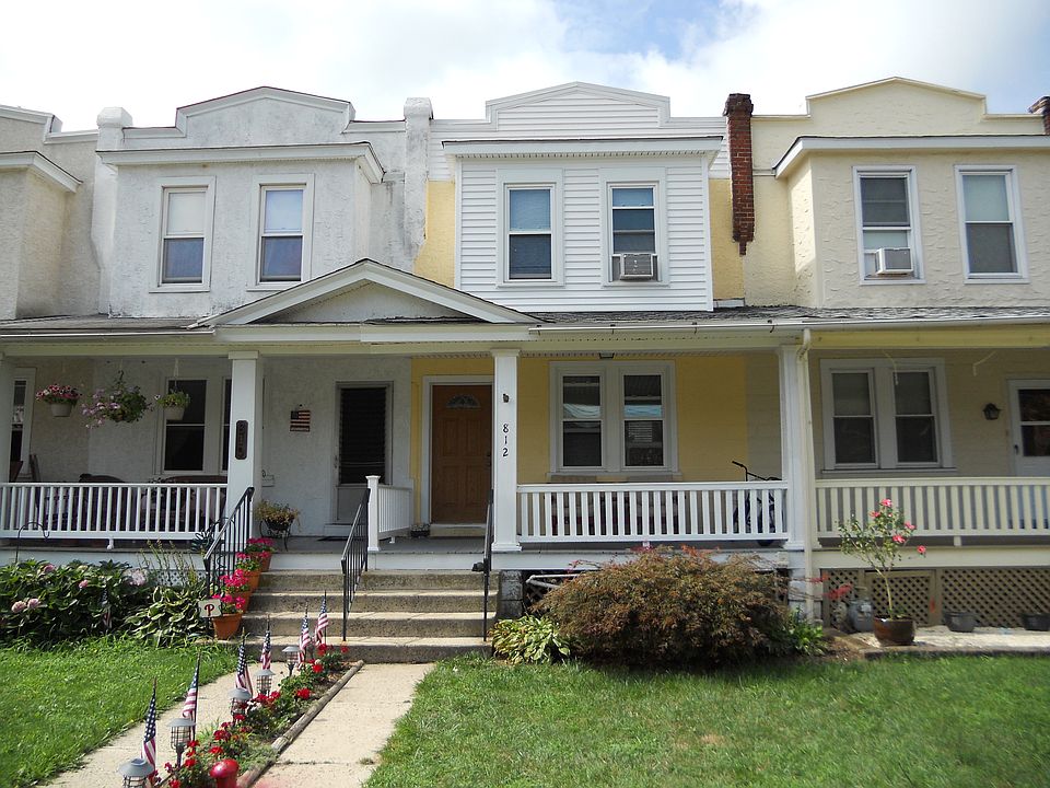 1st image of 812 W 3rd St
