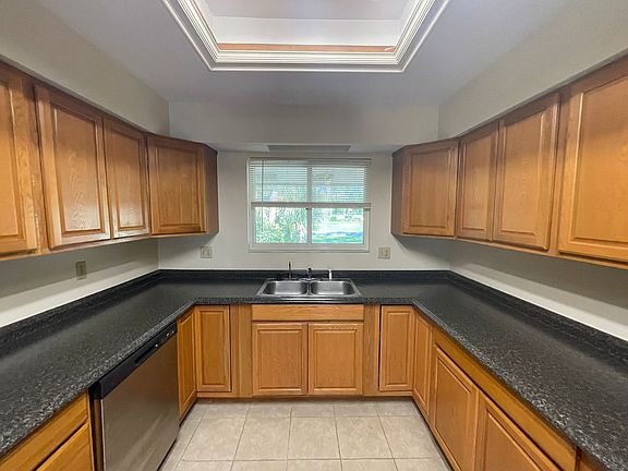 5th image of 524 Pelican Bay Dr