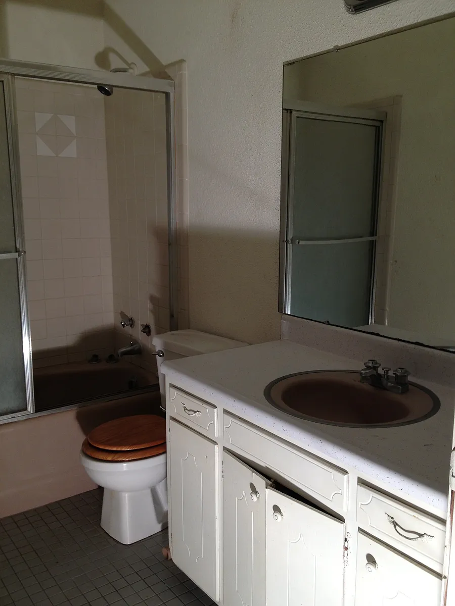 Building Photo - 423 S Seminole Dr #C