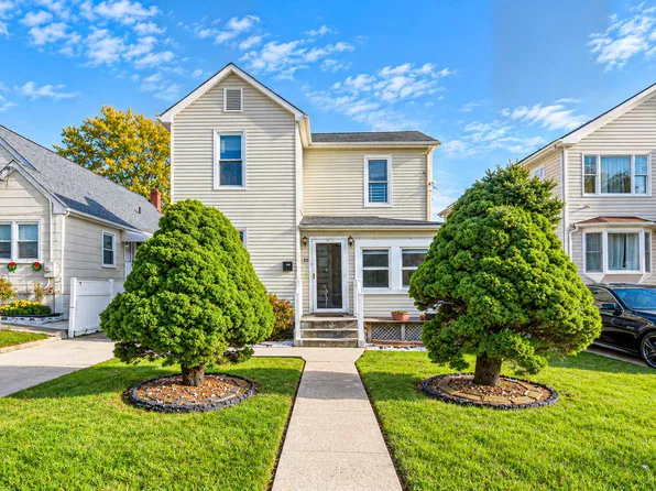 832 1st Avenue, Westbury, NY 11590