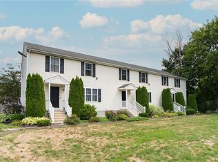 4 Legris Commons Ln UNIT 4, West Warwick, RI 02893