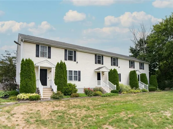 4 Legris Commons Ln Unit 4, West Warwick, RI 02893