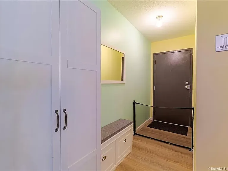 601 Twin Circle Dr #601 — Photo 2