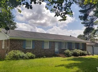 208 Banner Ln, Benson, NC 27504