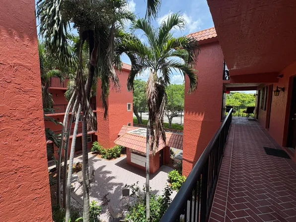 680 Tennis Club Dr APT 303, Fort Lauderdale, FL 33311