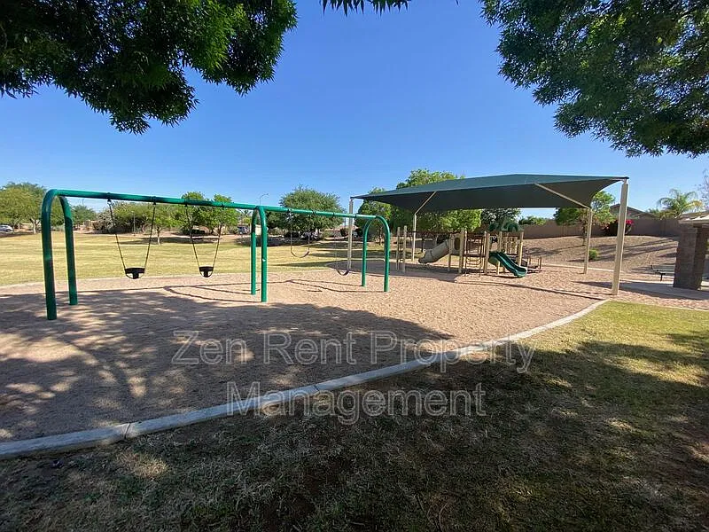 4 bed, 2.0 bath, 1831 sqft, $2,100 — Photo 3