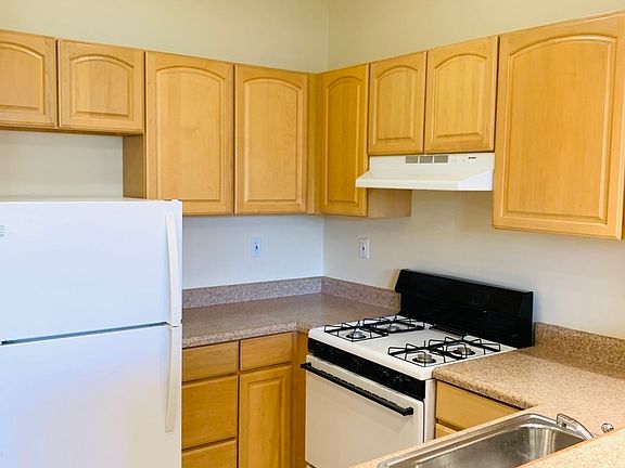 3rd image of 328 Tompkins Ave APT 3
