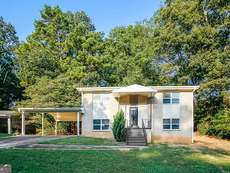 145 Clement Way SW — Photo 1
