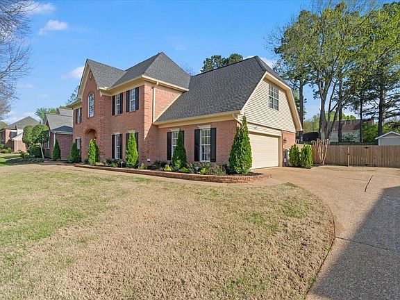 2nd image of 111 Cottonwood Cir S