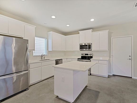 5th image of 213 Grange St