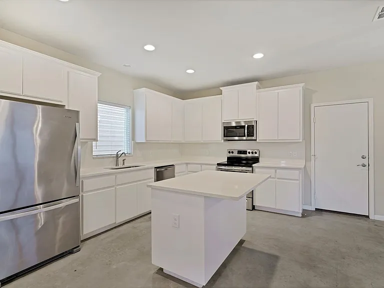 213 Grange St — Photo 5