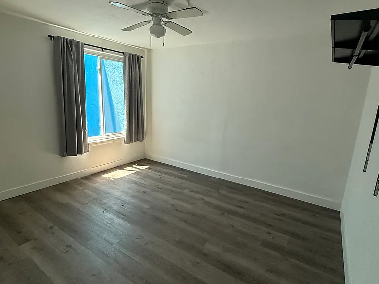 15 N Raymond Ave #13 — Photo 5