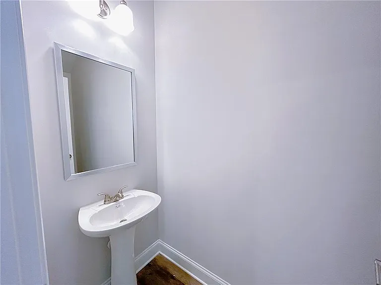 2586 Mills Commons Dr — Photo 24