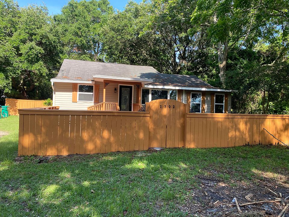2200 sf home on half-acre close to beach, casino, hospital, downtown