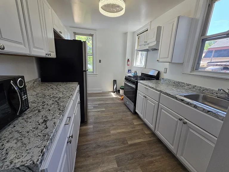 23 Main St #2 — Photo 3