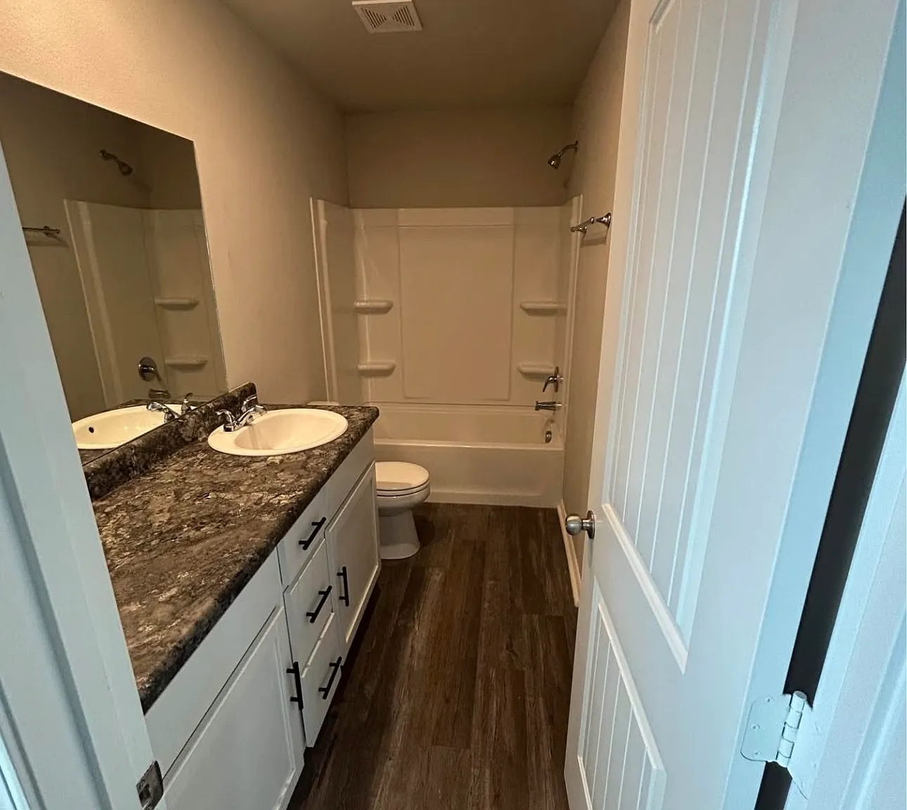 3 bed, 1100 sqft, $1,500 — Photo 4
