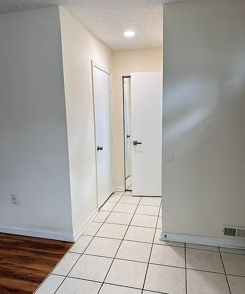543 Manchester Ct — Photo 4